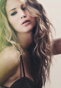 Jennifer Lawrence - ennél sokkal húzósabb fotók kerültek nyilvánosságra...